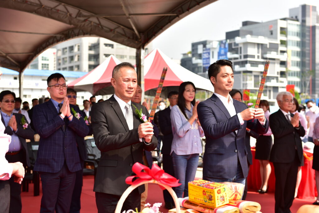 -蔣市長與林總經理祝禱儀式