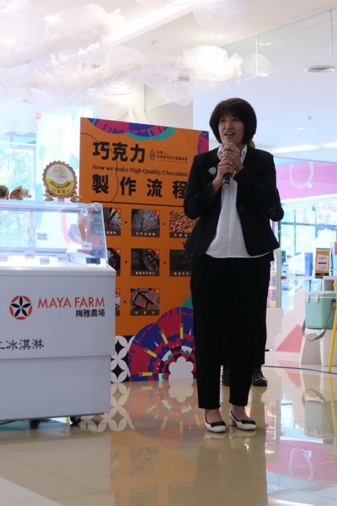 「台灣可可與巧克力產業協會」理事長張翠蘭，帶領一群屏東可可小農彼此串聯結盟，