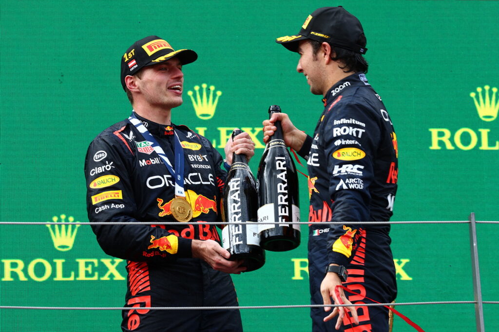  Red Bull車手在奧地利大獎賽雙雙登上頒獎台，Verstappen（左）奪冠、Pérez（右）則以季軍完賽，（Red Bull提供）