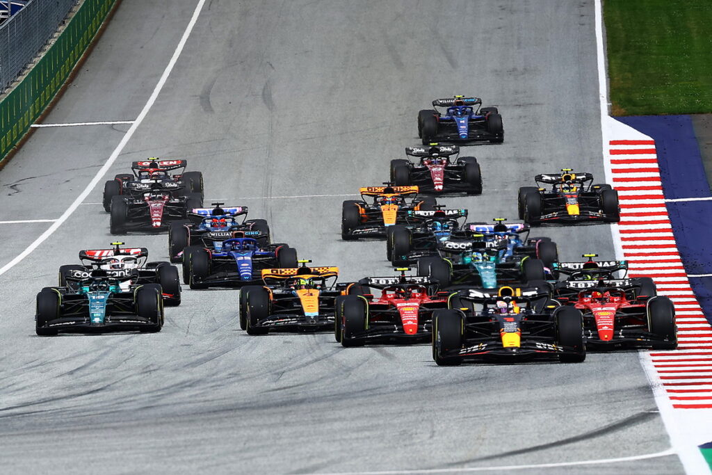  精彩絕倫的奧地利大獎賽，最終由Red Bull車隊Max Verstappen捍衛主場拿下冠軍