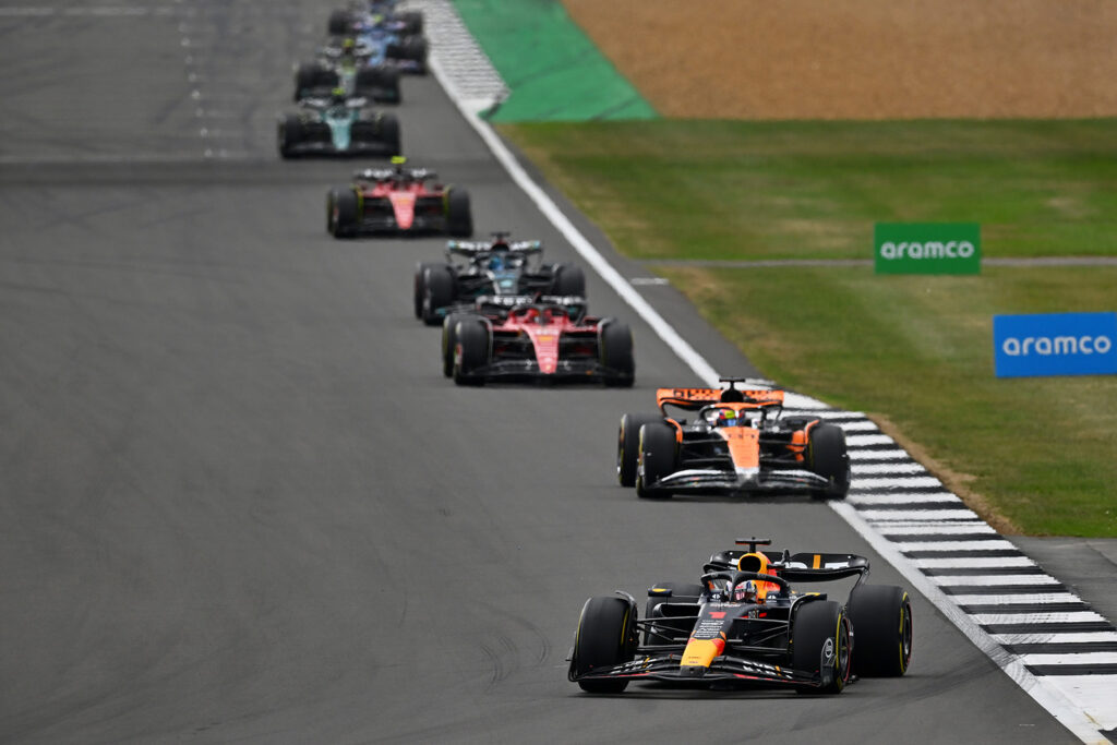 荷蘭車手Max Verstappen駕駛著RB19賽車，贏得英國銀石賽道冠軍。（Red Bull提供）