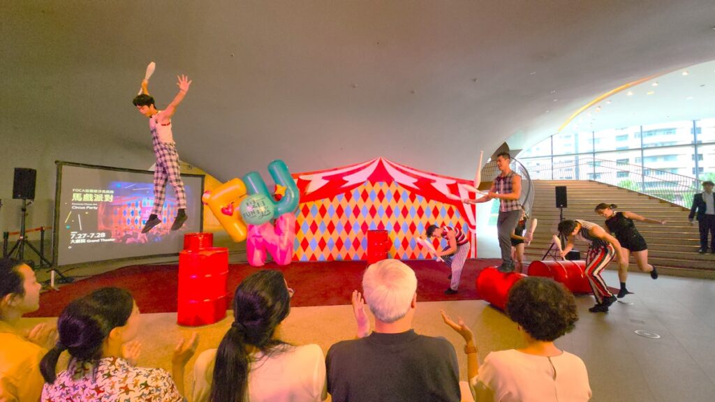 FOCA福爾摩沙馬戲團《馬戲派對》現場一段精彩演出。（圖/陳惠玲攝影）