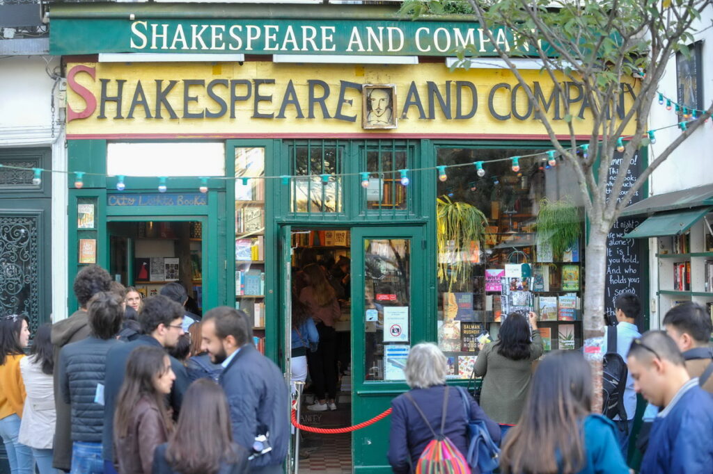 .位於塞納河畔的知名百年書店，是許多知名影視作品取景地之一！（圖片由iStock提供）