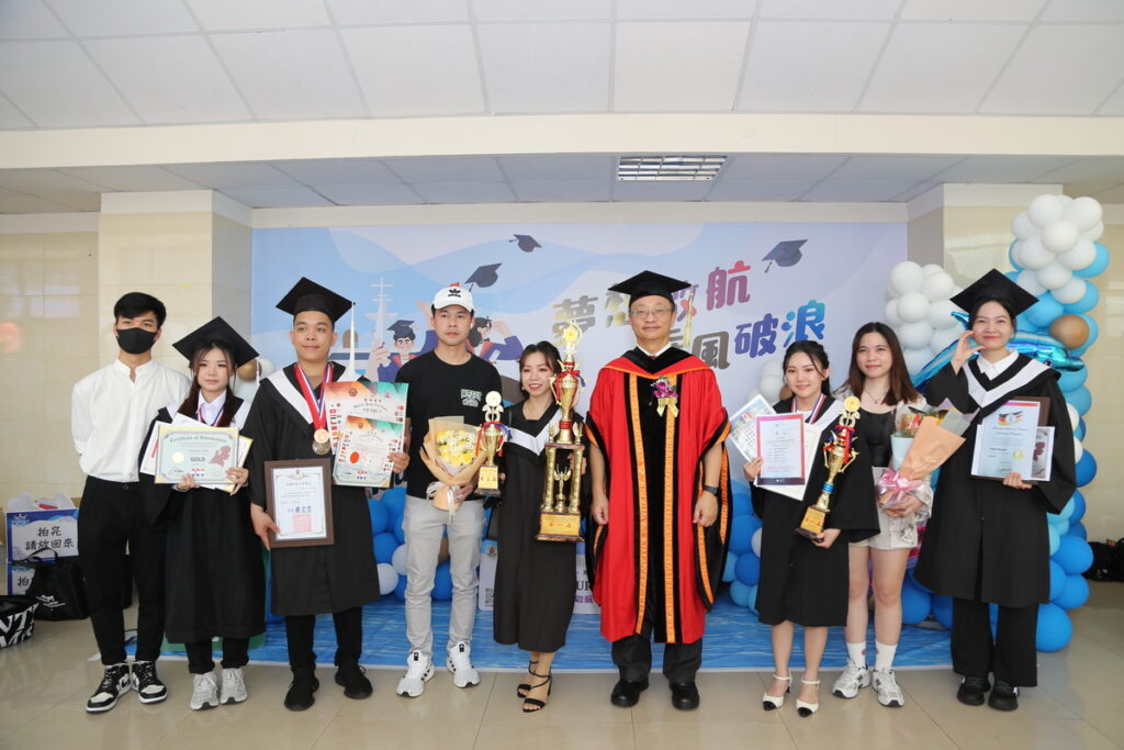 吳鳳科技大學113級外籍畢業生離鄉求學學業有成，親友團踴躍到場祝賀