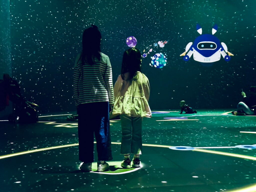 双融域AMBI SPACE ONE暑假推出親子互動光影沉浸劇場《宇宙大未來》