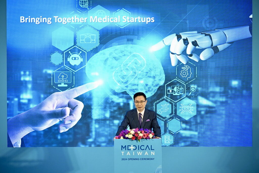 貿協主辦的台灣國際醫療暨健康照護展於今(20)日盛大開展，董事長黃志芳提及醫療與科技的整合將帶來變革。