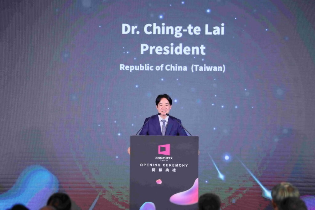 總統賴清德表示希望業界共同投資打造台灣成為AI智慧島