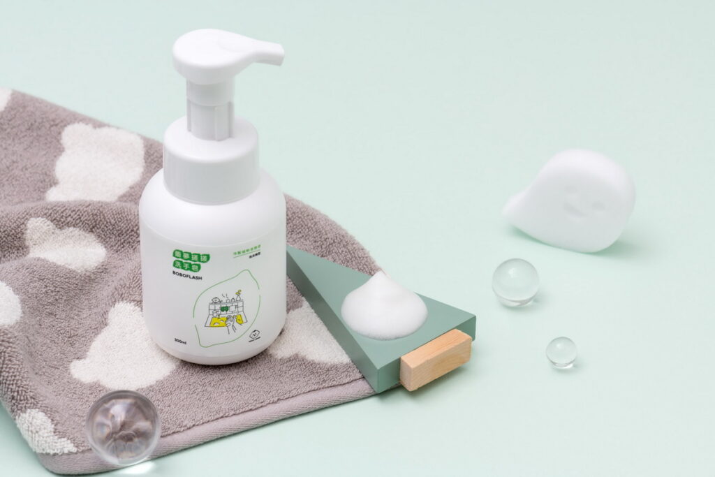 主題房提供成分單純不傷手的「蕾夢搓搓洗手皂」，為旅人打造療癒舒爽的潔淨體驗
