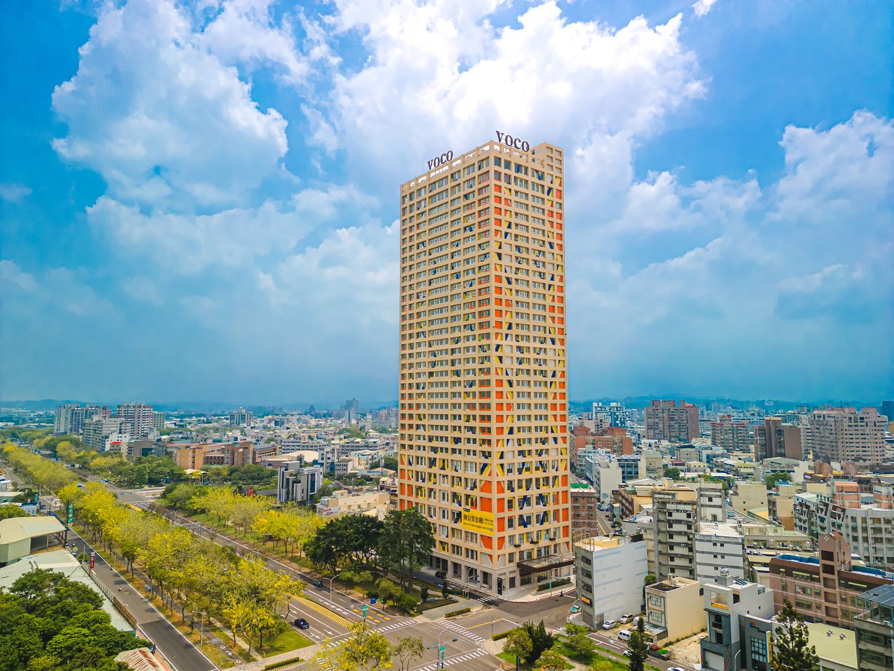 「嘉義福容voco酒店」為雲嘉地區最高樓也被喻為「嘉義101」。