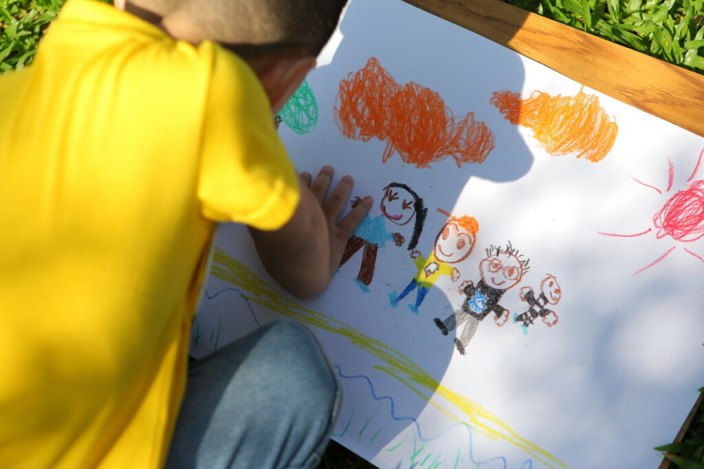 亞尼克寫生比賽共分四組，歡迎全國幼稚園、國小、國中孩子報名參加，親近自然發揮創意
