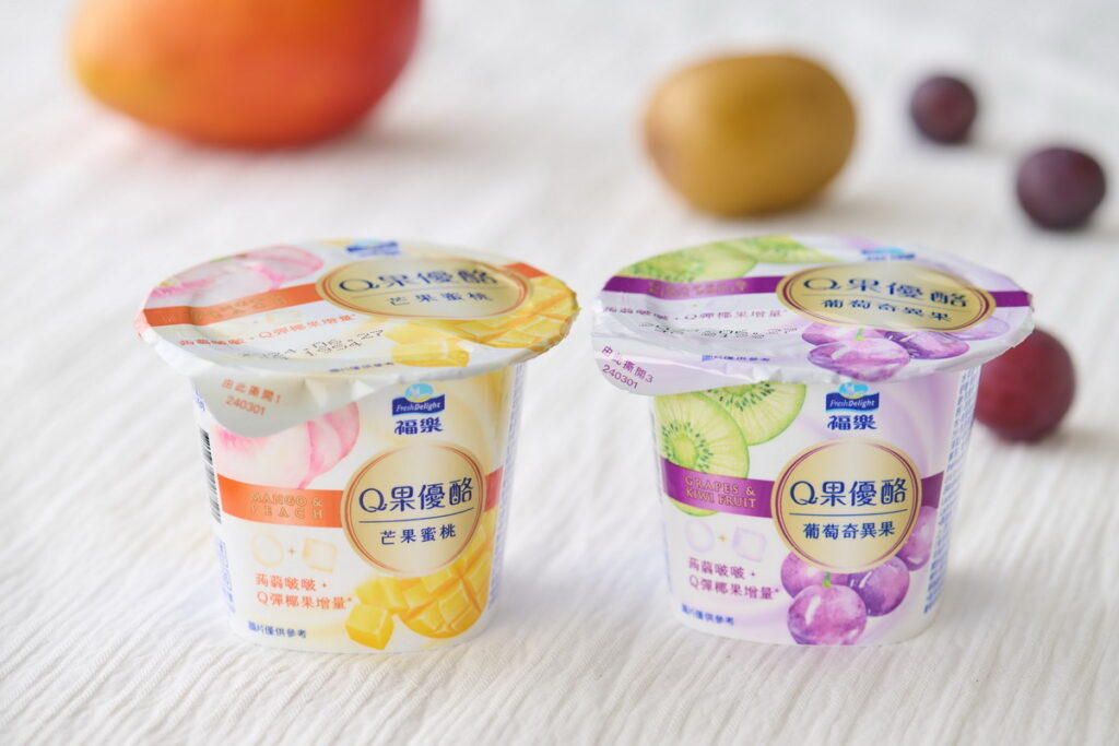 全新「福樂Q果優酪」雙重水果口味多重享受，共推出葡萄奇異果、芒果蜜桃兩款口味