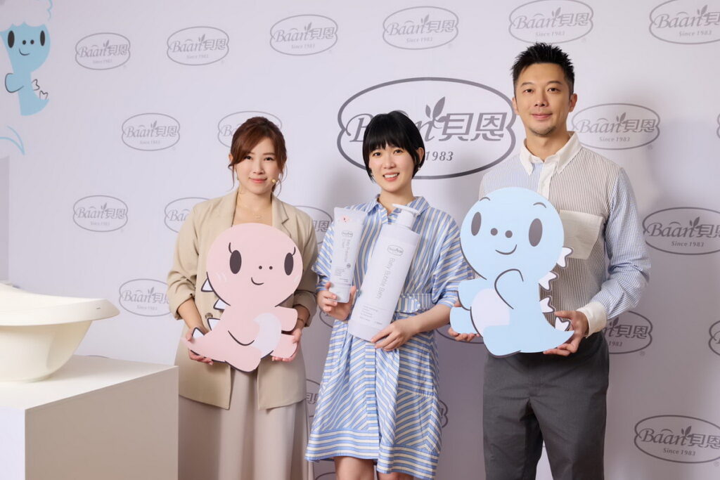 專業講師黃若婷（左起）、藝人孫可芳、貝恩總經理Marco出席新裝上市的貝恩嬰兒系列產品發表活動。