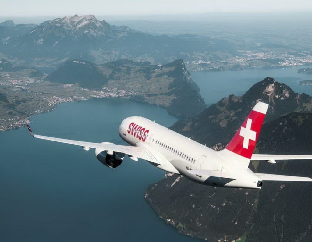 瑞士國際航空經香港轉機抵達蘇黎世，每日皆有往來航班。