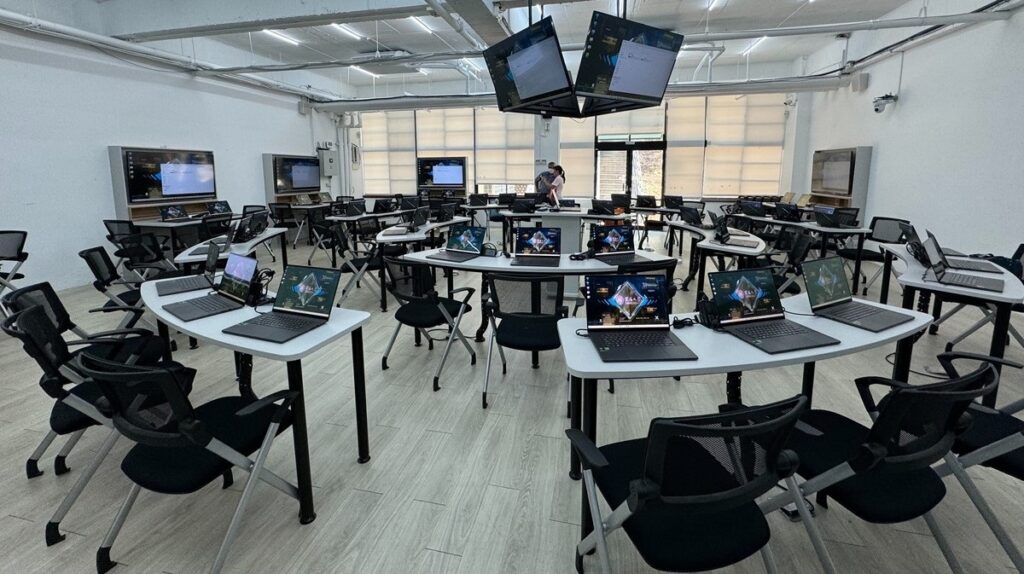 東海大學打造國內首間導入NPU神經網路計算單元的AI NB教室。（圖/東海大學提供）